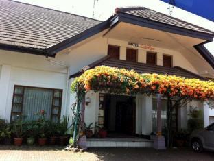 Catellya Guest House Cipaku Bandung Ngoại thất bức ảnh